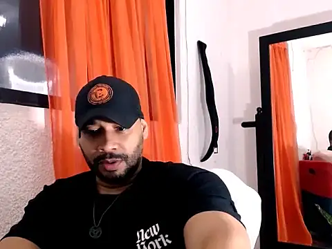 Snapshot of musclehetero chatting on June 20, 7:13 am musclehetero online show from June 20, 7:13 am