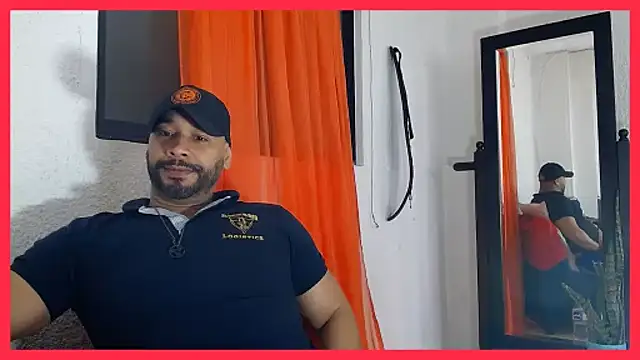 Snapshot of musclehetero chatting on June 21, 4:13 pm musclehetero online show from June 21, 4:13 pm