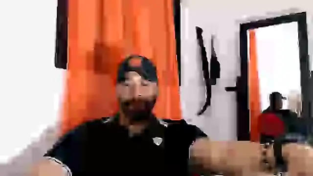 Snapshot of musclehetero chatting on June 18, 10:42 am musclehetero online show from June 18, 10:42 am