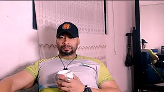 Snapshot of musclehetero chatting on July 13, 4:39 pm musclehetero online show from July 13, 4:39 pm