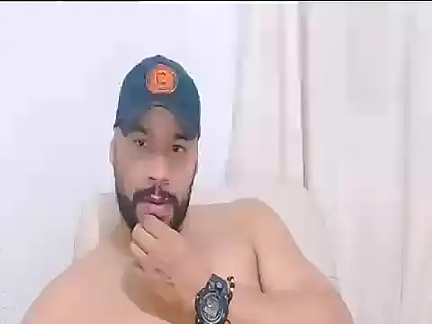 Snapshot of musclehetero chatting on March 2, 4:24 am musclehetero online show from March 2, 4:24 am