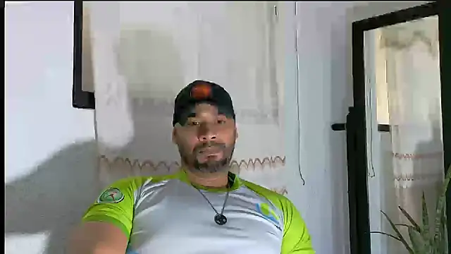 Snapshot of musclehetero chatting on July 17, 2:14 pm musclehetero online show from July 17, 2:14 pm