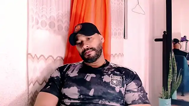 Snapshot of musclehetero chatting on June 7, 8:14 pm musclehetero online show from June 7, 8:14 pm