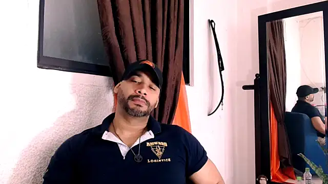 Snapshot of musclehetero chatting on June 16, 5:57 pm musclehetero online show from June 16, 5:57 pm