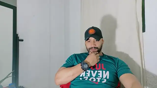 Snapshot of musclehetero chatting on June 28, 9:15 am musclehetero online show from June 28, 9:15 am