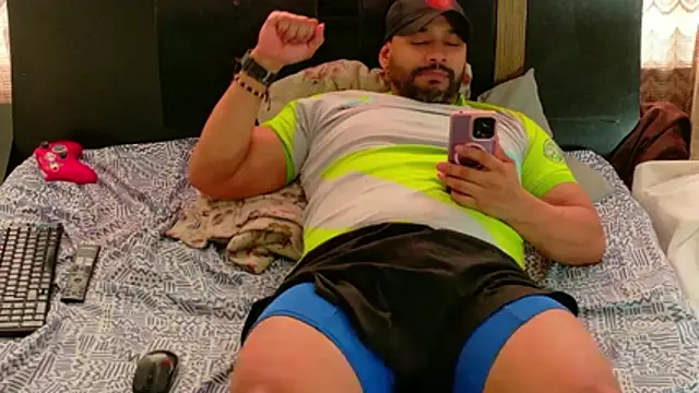 Snapshot of musclehetero chatting on June 28, 10:38 pm musclehetero online show from June 28, 10:38 pm