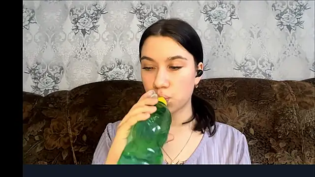 DebbiGoodknight online show from December 17, 7:46 am