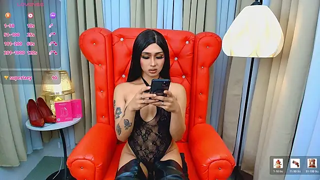 Snapshot of Iris_Hilton chatting on June 14, 2:24 am Iris Hilton online show from June 14, 2:24 am
