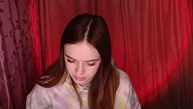 Illa May online show from March 4, 7:32 pm