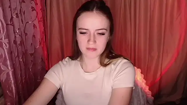 Illa May online show from February 4, 8:26 pm