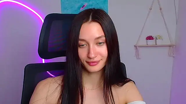 Stella XO online show from April 10, 6:15 pm