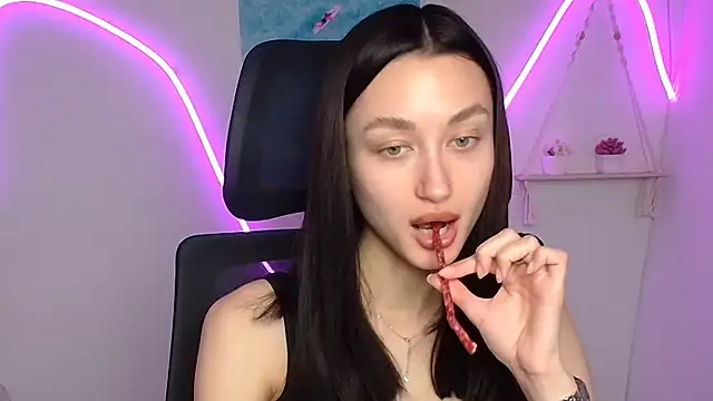 Snapshot of Stella_XO chatting on May 9, 5:44 am Stella XO online show from May 9, 5:44 am