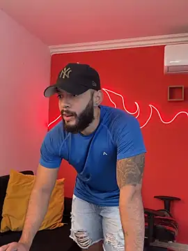 Snapshot of Mike_savage3 chatting on January 7, 12:21 pm Mike savage3 online show from January 7, 12:21 pm