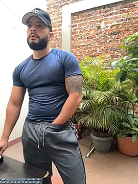 Snapshot of Mike_savage3 chatting on December 4, 12:37 pm Mike savage3 online show from December 4, 12:37 pm