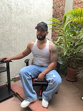 Snapshot of Mike_savage3 chatting on November 25, 12:38 pm Mike savage3 online show from November 25, 12:38 pm