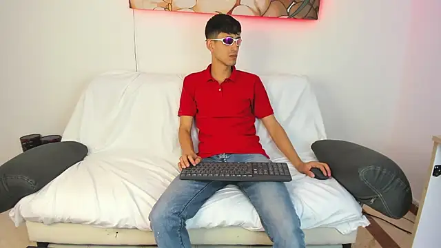 dracke and zara online show from December 19, 1:24 pm