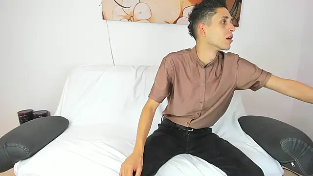 dracke and zara online show from December 17, 12:21 pm