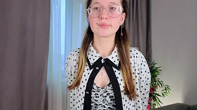 Snapshot of MiraFenech chatting on November 27, 5:52 am MiraFenech online show from November 27, 5:52 am