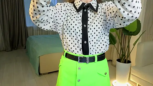 Snapshot of MiraFenech chatting on December 3, 5:19 am MiraFenech online show from December 3, 5:19 am