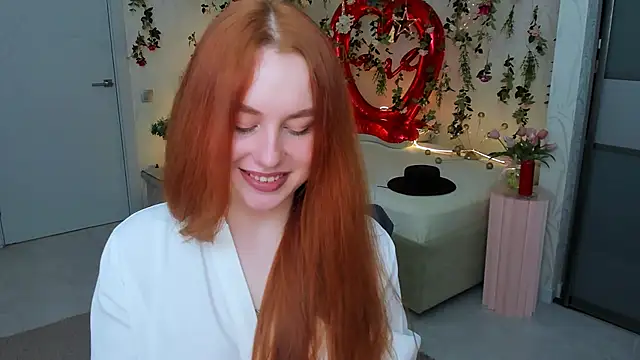 Snapshot of AirySilhouette chatting on February 18, 10:12 am AirySilhouette online show from February 18, 10:12 am