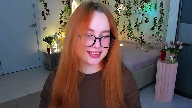 Snapshot of AirySilhouette chatting on February 6, 10:11 am AirySilhouette online show from February 6, 10:11 am