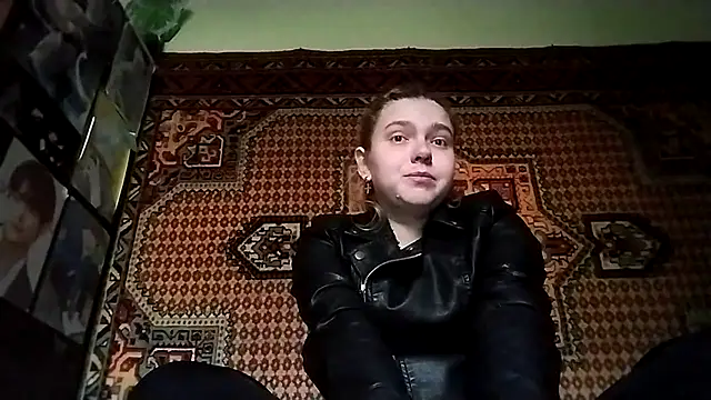 KikiBang online show from November 28, 8:25 am