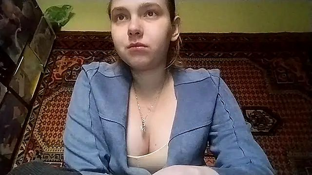 KikiBang online show from December 1, 8:15 am