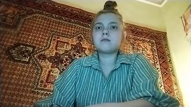 KikiBang online show from April 8, 7:04 pm