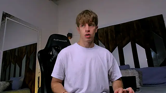 Snapshot of Ostin_Saints chatting on February 4, 2:23 pm Ostin Saints online show from February 4, 2:23 pm