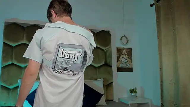 Snapshot of Ostin_Saints chatting on February 18, 12:30 am Ostin Saints online show from February 18, 12:30 am