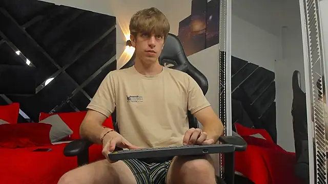 Snapshot of Ostin_Saints chatting on March 1, 12:43 am Ostin Saints online show from March 1, 12:43 am