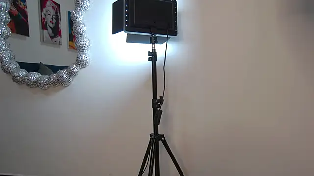 Noah Greenhart online show from December 21, 2:08 pm