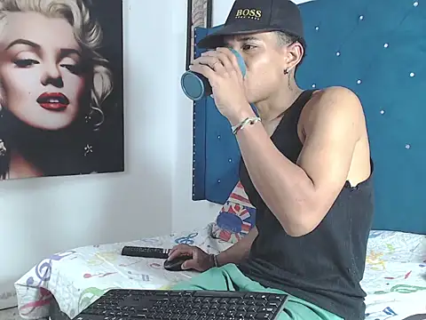 crissex3 online show from March 22, 3:13 pm