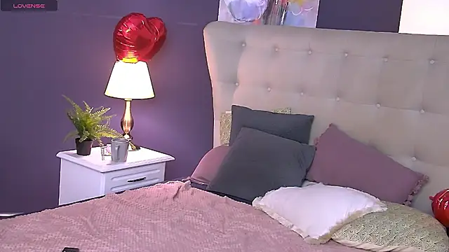 SeniGrandee online show from March 6, 6:47 pm