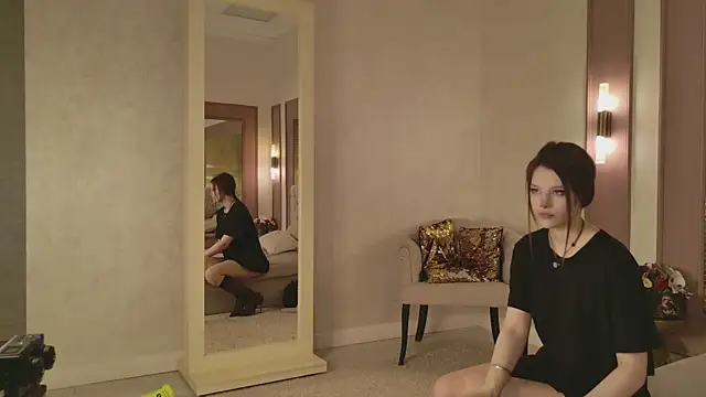 Snapshot of LilyLevine chatting on December 5, 6:34 am LilyLevine online show from December 5, 6:34 am