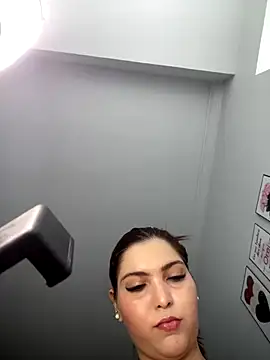 melyssaa23 online show from December 1, 4:41 pm