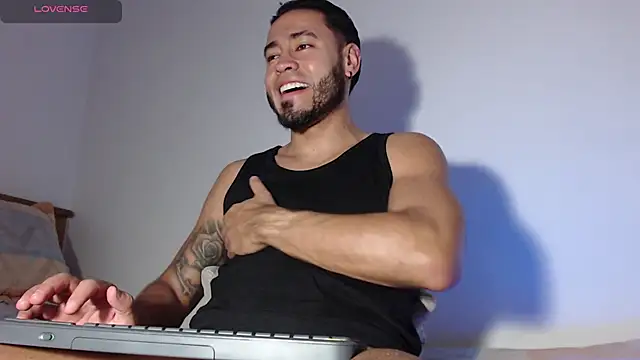 MikeSantoss1 online show from November 29, 2:34 am