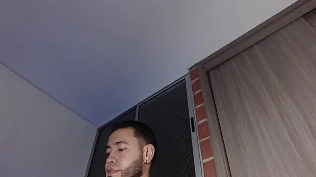 MikeSantoss1 online show from December 18, 1:11 am