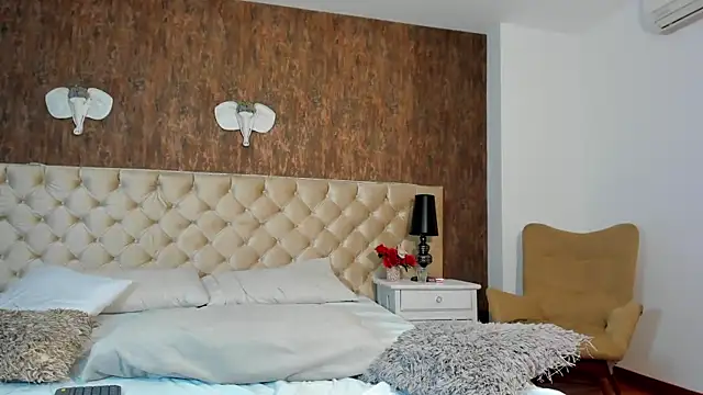 DaimondJohnson online show from January 9, 8:38 pm