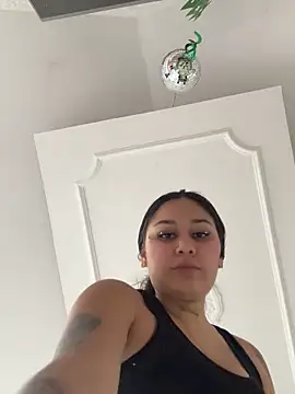 kylie pregnat online show from November 27, 1:11 pm