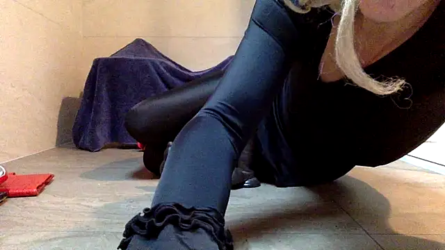 AsiaSlavePantyhosed online show from December 19, 1:46 pm