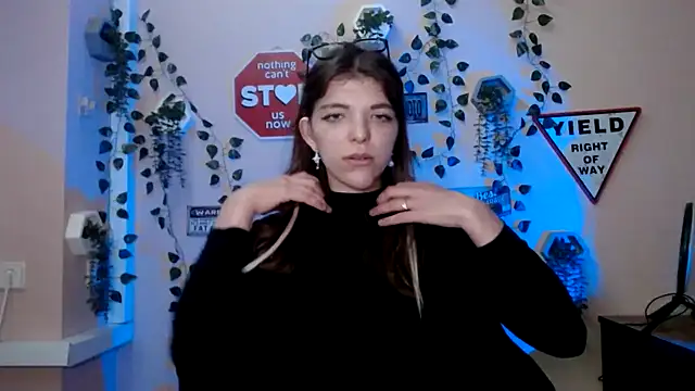 Sweeet Emilyy online show from December 2, 1:35 pm