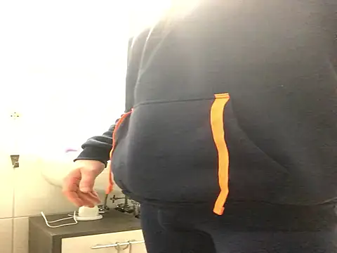 Spielzeugtwink online show from December 17, 10:04 pm