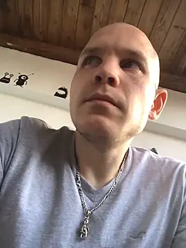 Spielzeugtwink online show from May 30, 4:12 pm
