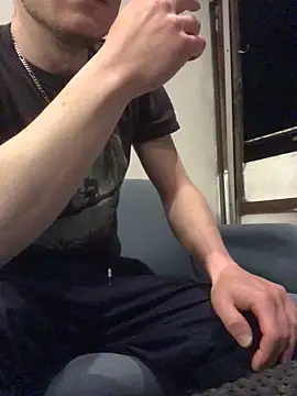 Spielzeugtwink online show from May 10, 10:00 pm