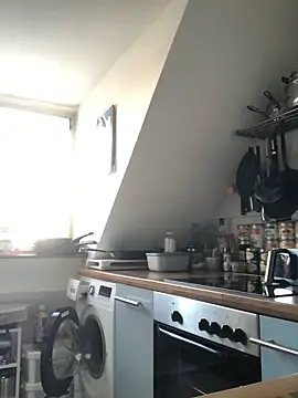 Spielzeugtwink online show from November 22, 1:10 pm