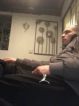 Spielzeugtwink online show from March 19, 7:47 pm