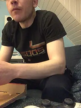 Spielzeugtwink online show from March 14, 9:21 pm