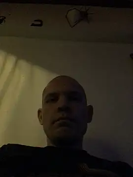 Spielzeugtwink online show from May 31, 8:31 pm