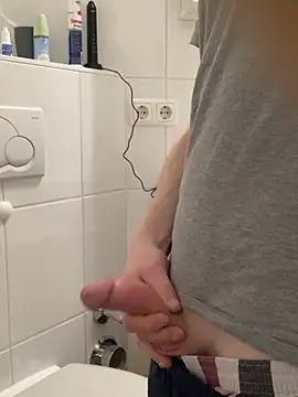 Spielzeugtwink online show from February 8, 3:10 pm